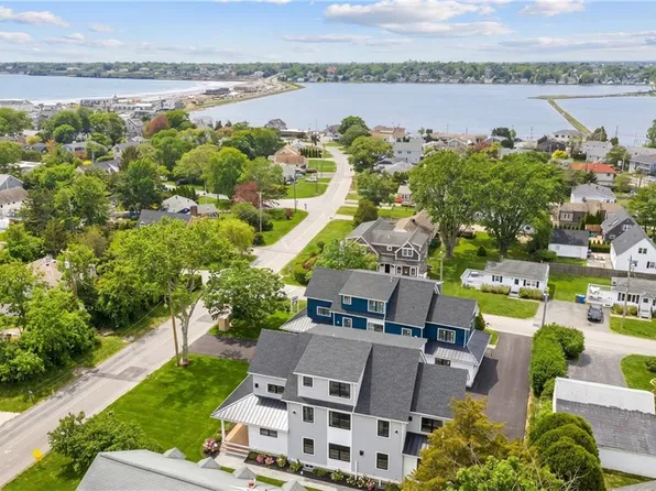 118 Newport Ave, Middletown, RI 02842