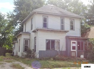 908 E Johnson St, Clinton, IL 61727