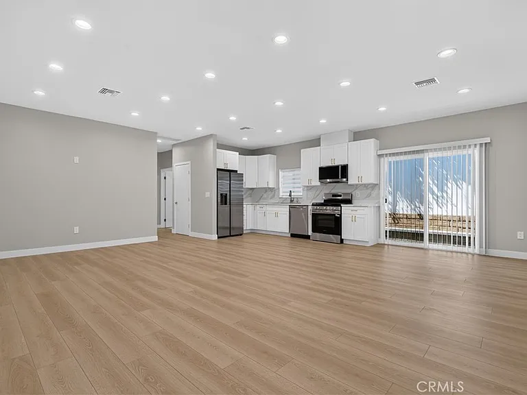 16425 Clymer St — Photo 12