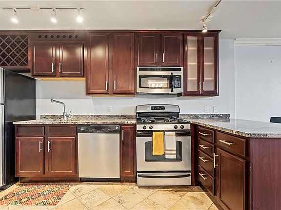 3rd image of 700 E 8th St Unit 6S
