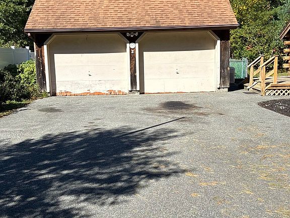 2nd image of 263 Flagg St