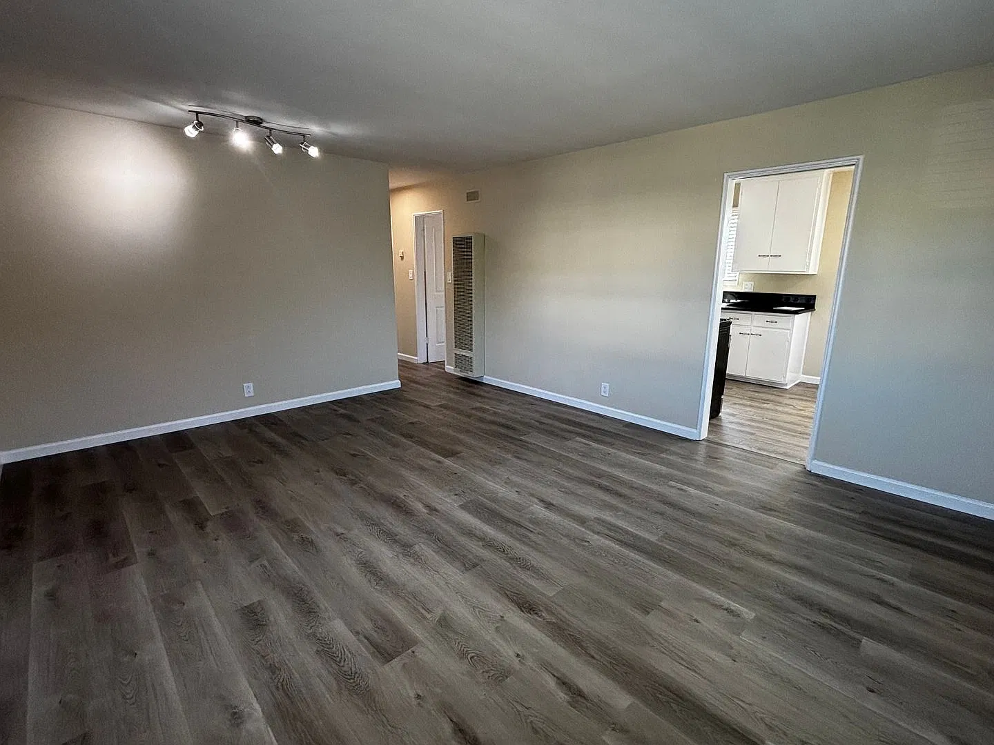 1017-1031 Diamond Street — Photo 3