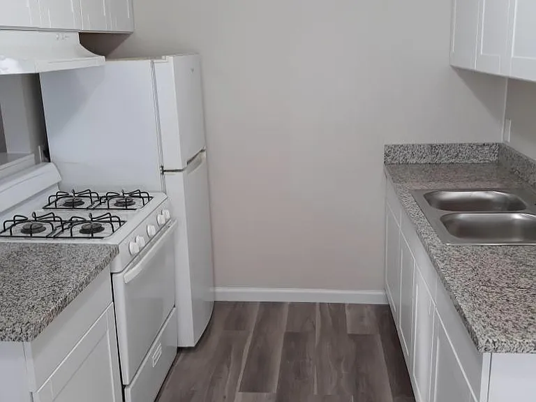 411 W Century Blvd #7 — Photo 1