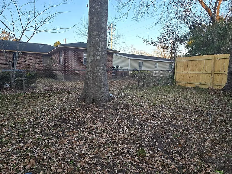 1906 Mitchell St — Photo 15