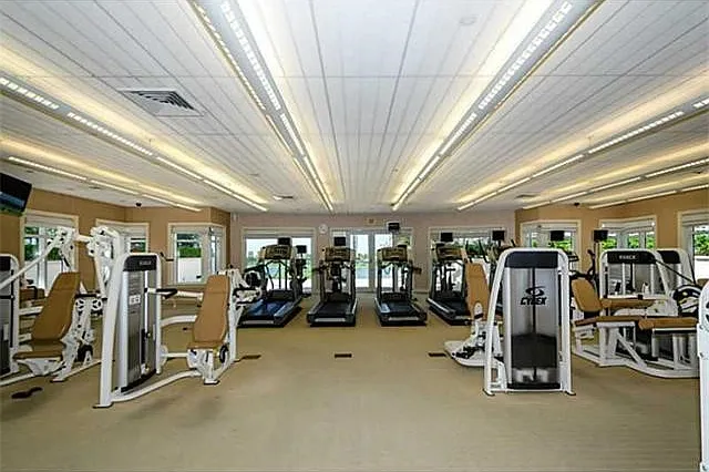 20000 Country Club Dr #4 — Photo 18