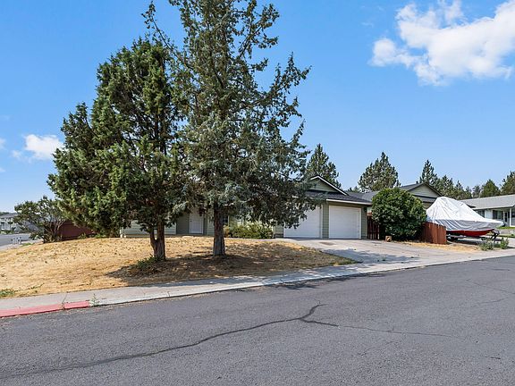 2nd image of 629 SW Deer Ridge Ct