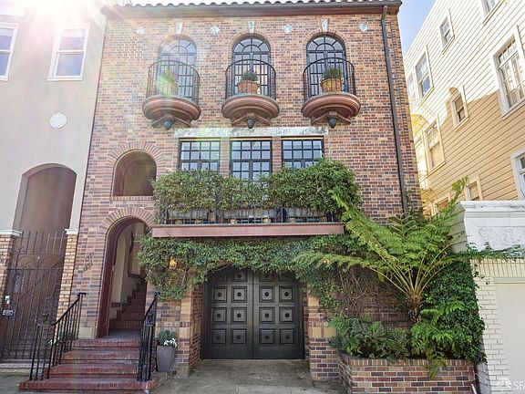 2nd image of 1371 Bay St #1373