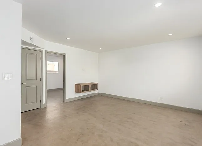 4538 N 8th Pl #4 — Photo 4