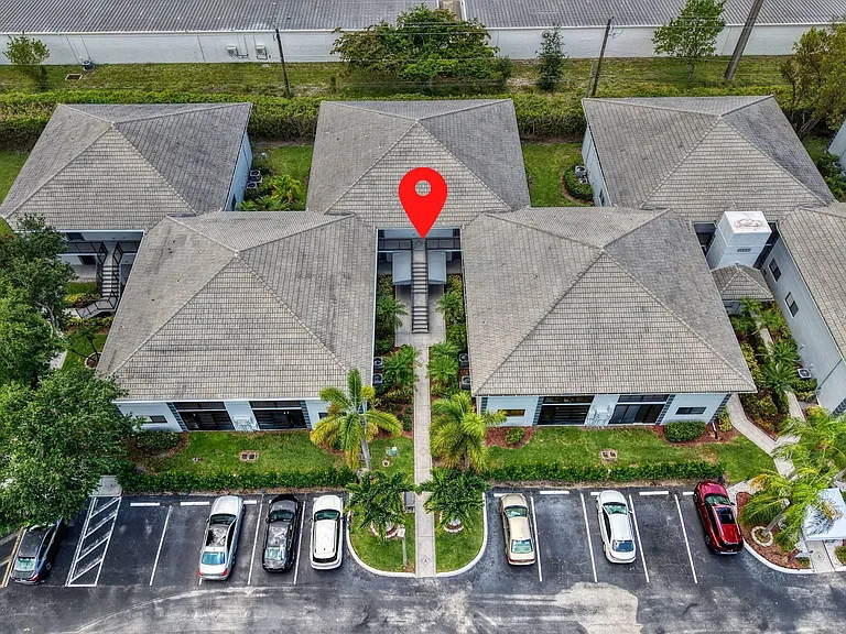 15011 Ashland Cir #23 — Photo 4