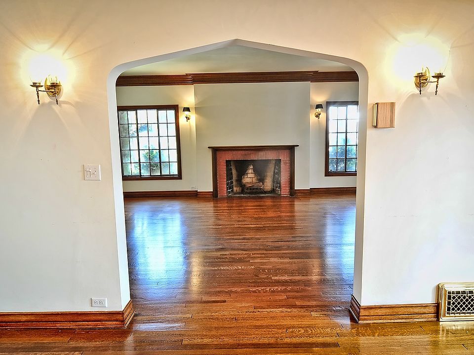 1st image of 180 S Orange Dr #1