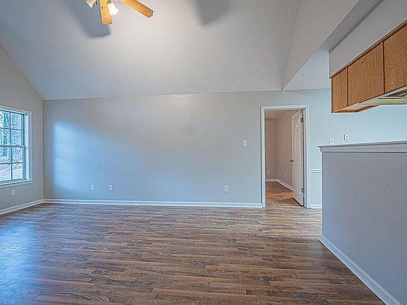 4th image of 378 Cherokee Hills Ave