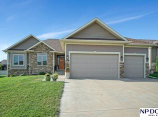 2841 Valley Stream Dr, Lincoln, NE 68516