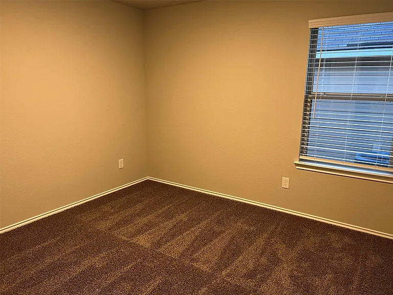 332 Pecos Dr — Photo 8