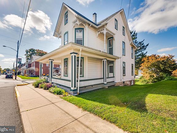 3rd image of 600 Main St