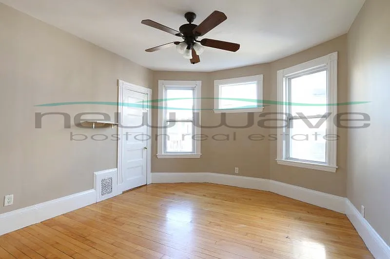4 bed, 1300 sqft, $6,400 — Photo 2