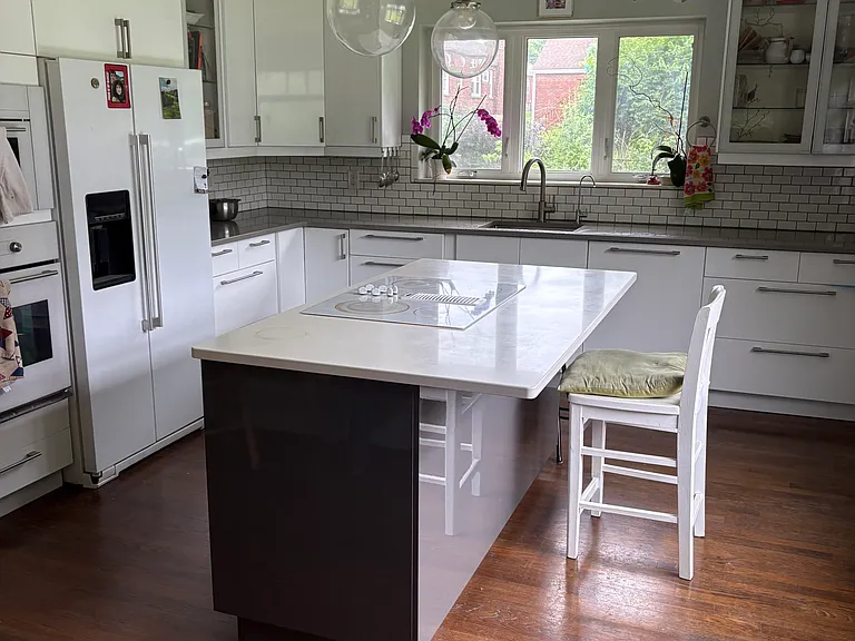 4430 Yakima Dr — Photo 2
