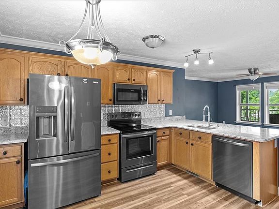3rd image of 76 Thacker & Shelton Ln