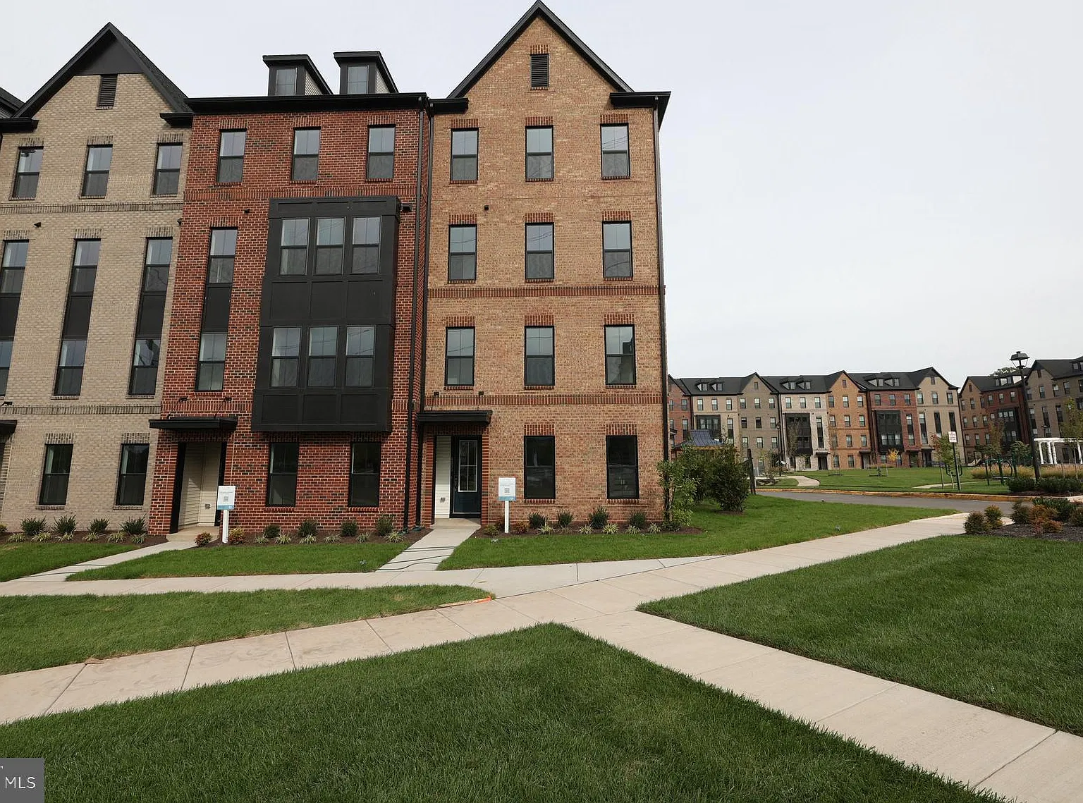 3 bed, 2.5 bath, 1618 sqft, $3,250 — Photo 1