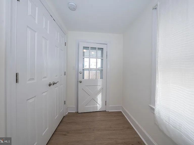 717 Miller St — Photo 17