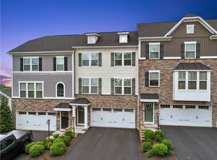 1220 Clear Springs Dr, Canonsburg, PA 15317
