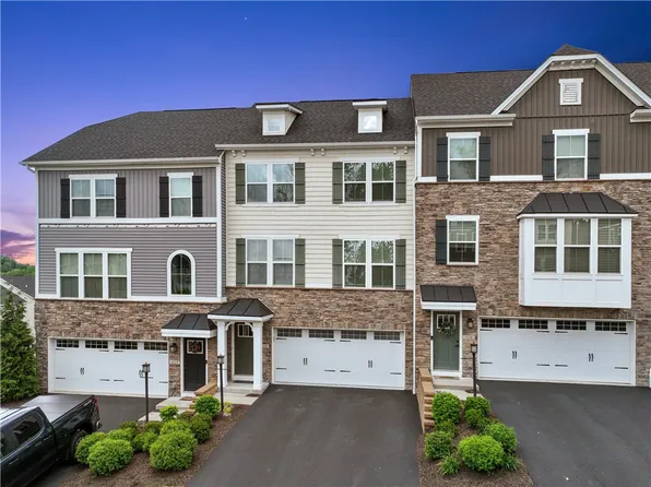 1220 Clear Springs Dr, Canonsburg, PA 15317