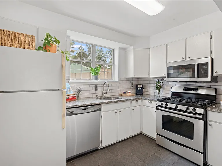 3908 Keller Ave — Photo 11