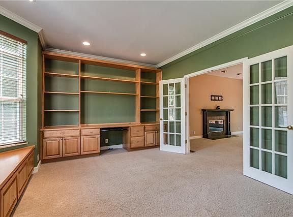5th image of 216 Aspenwood Ln