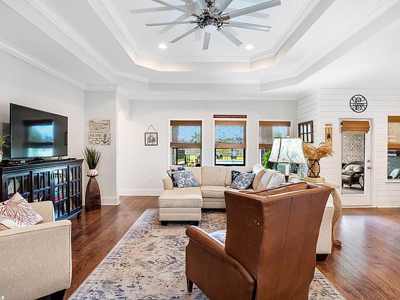 2nd image of 4074 Portland Cir