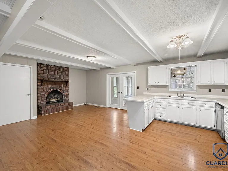 415 Hill St — Photo 5