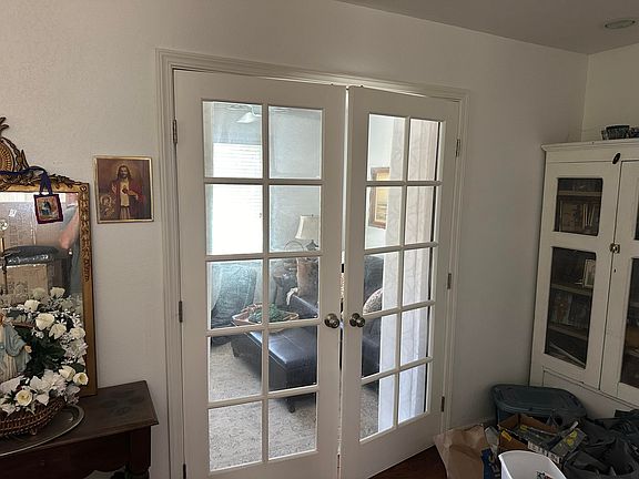 4th image of 568 S Acacia Drive