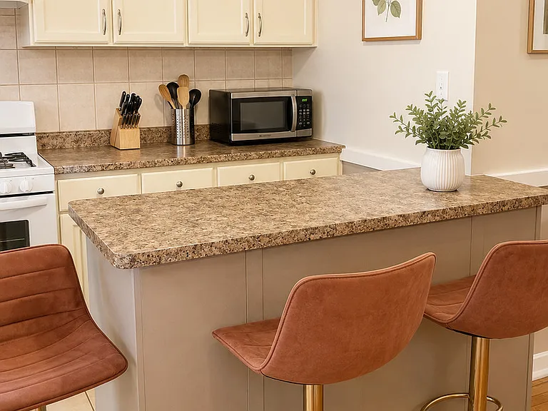 4646 W Addison St #2W — Photo 2