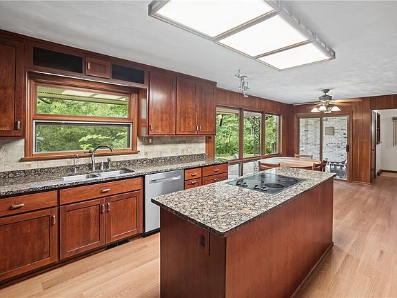 4th image of 3135 Turpin Rd