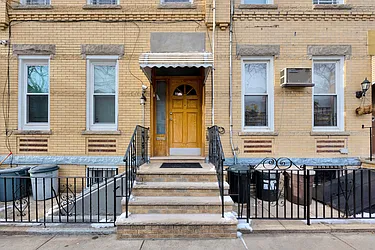 20-25 Linden Street  image 1 of 28