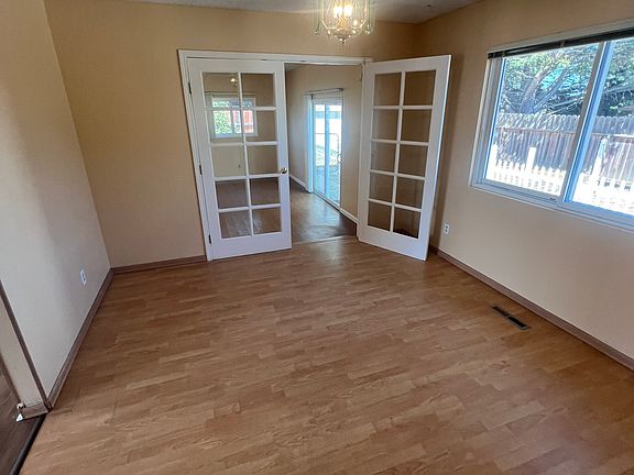 5th image of 3151 Crescent Ave