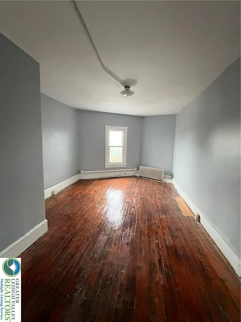 2 bed, 1.0 bath, 700 sqft, $1,250 — Photo 3