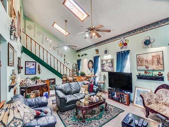 4th image of 2726 Forest Park Dr