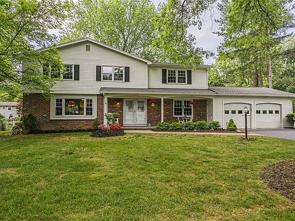2nd image of 17 Glendower Cir