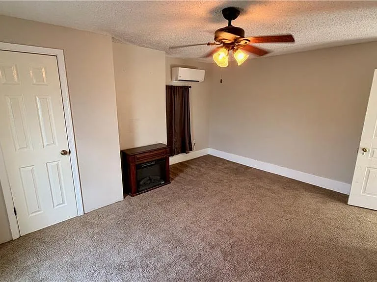 1128 Longstreet Ln — Photo 29