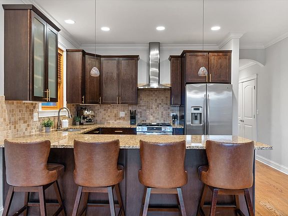 5th image of 863 N Hermitage Ave #2