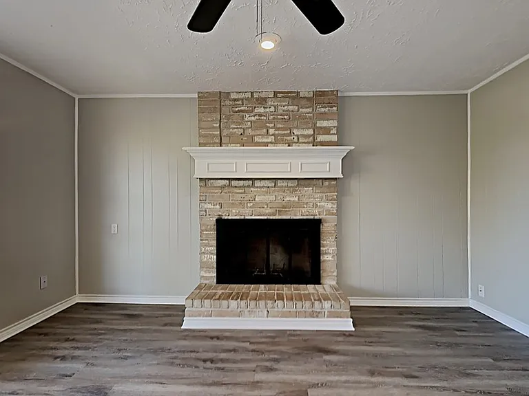 3310 Hampton Dr — Photo 2
