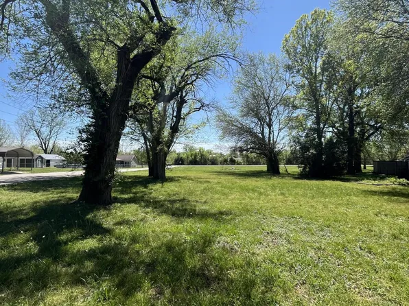 248 E Cofield Street, Aurora, MO 65605