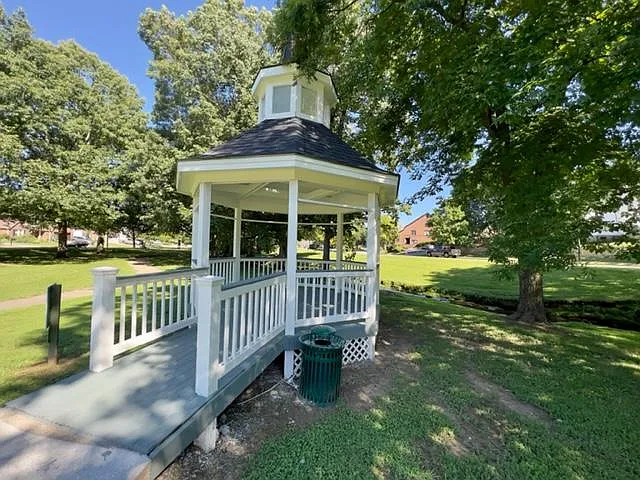817 Willow Oak Cir — Photo 24