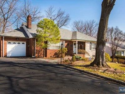 85 Locust Dr, Maywood, NJ, 07607