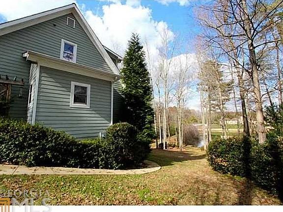 Easy walk on the sidewalk around to the back yard.