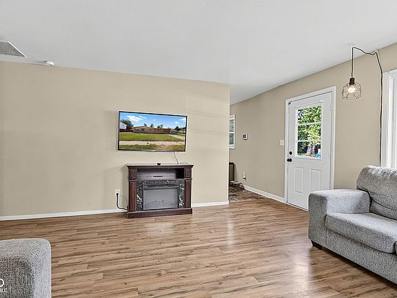 4th image of 602 S Mitchner Ave