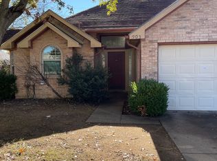 903 Steadman Dr, Cedar Hill, TX 75104