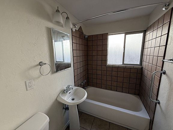 5th image of 1224 Hobson Ave