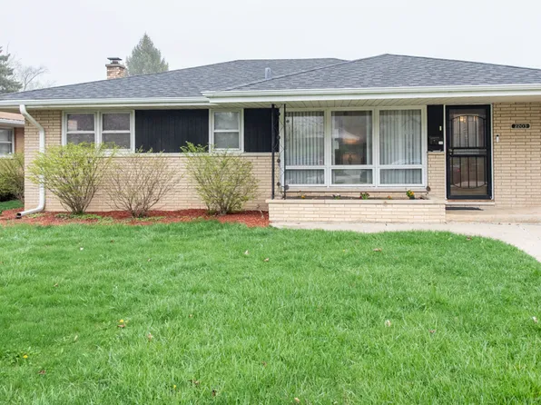 2203 Gilboa Ave, Zion, IL 60099