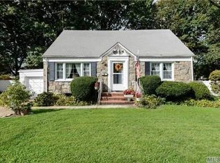 53 May Ave, Westbury, NY 11590