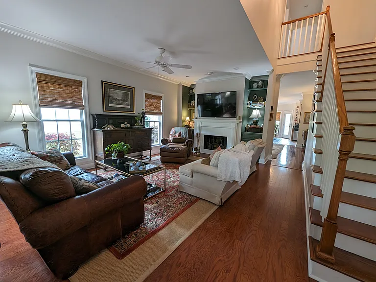 647 Carpenter Way — Photo 12